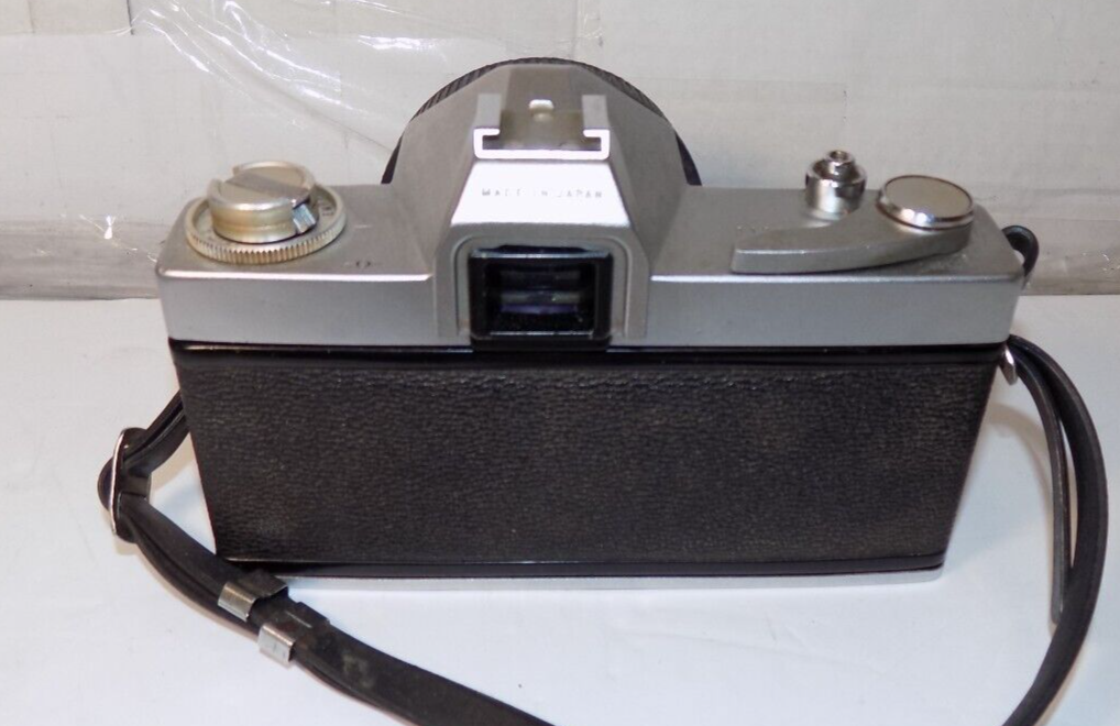 Vintage Ricoh Singlex TLS 35mm Film Camera with Auto Rikenon 1:1.7 f=50mm 016123