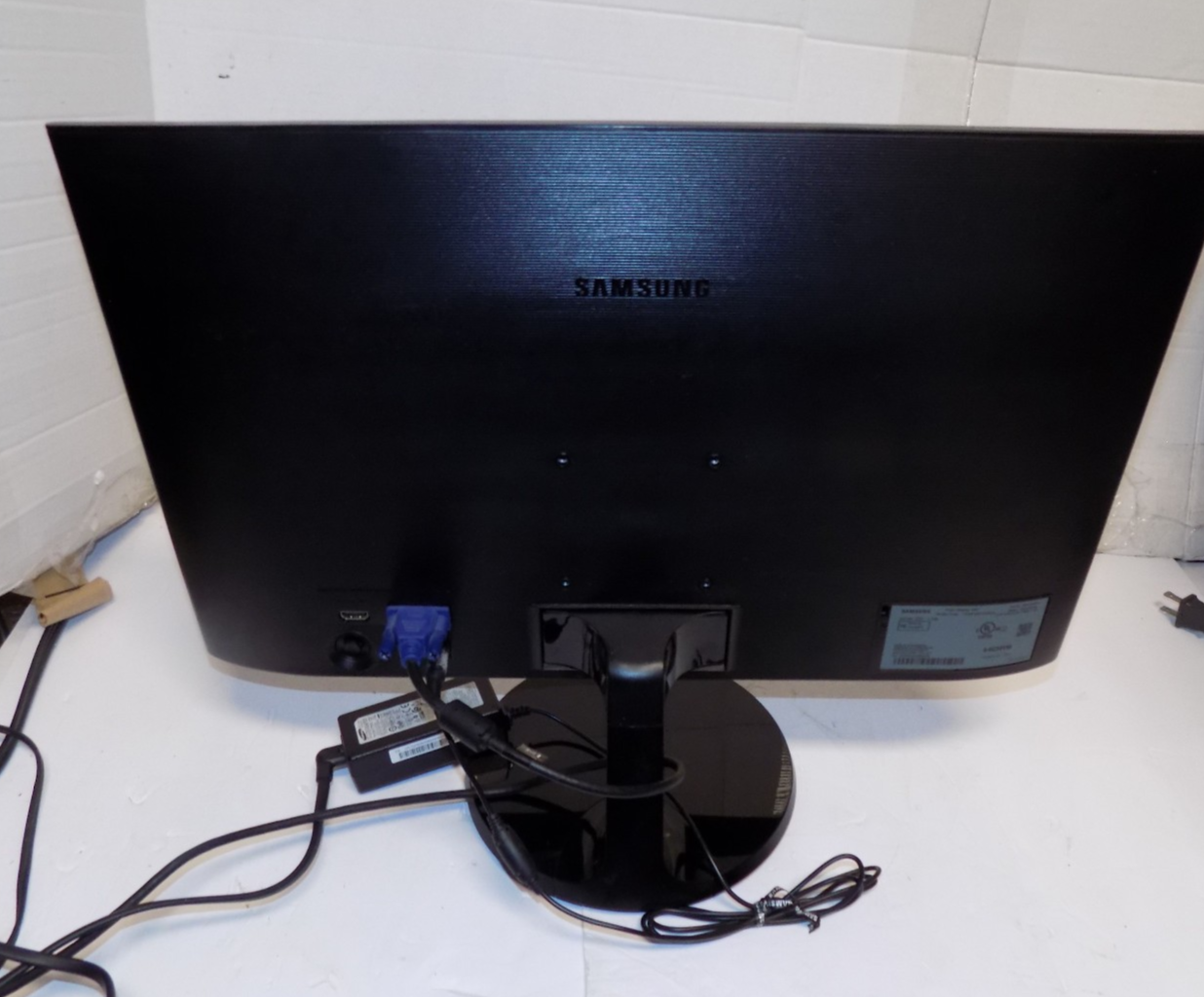 Samsung S22F352FH 22-Inch HD LED Computer Monitor HDMI VGA