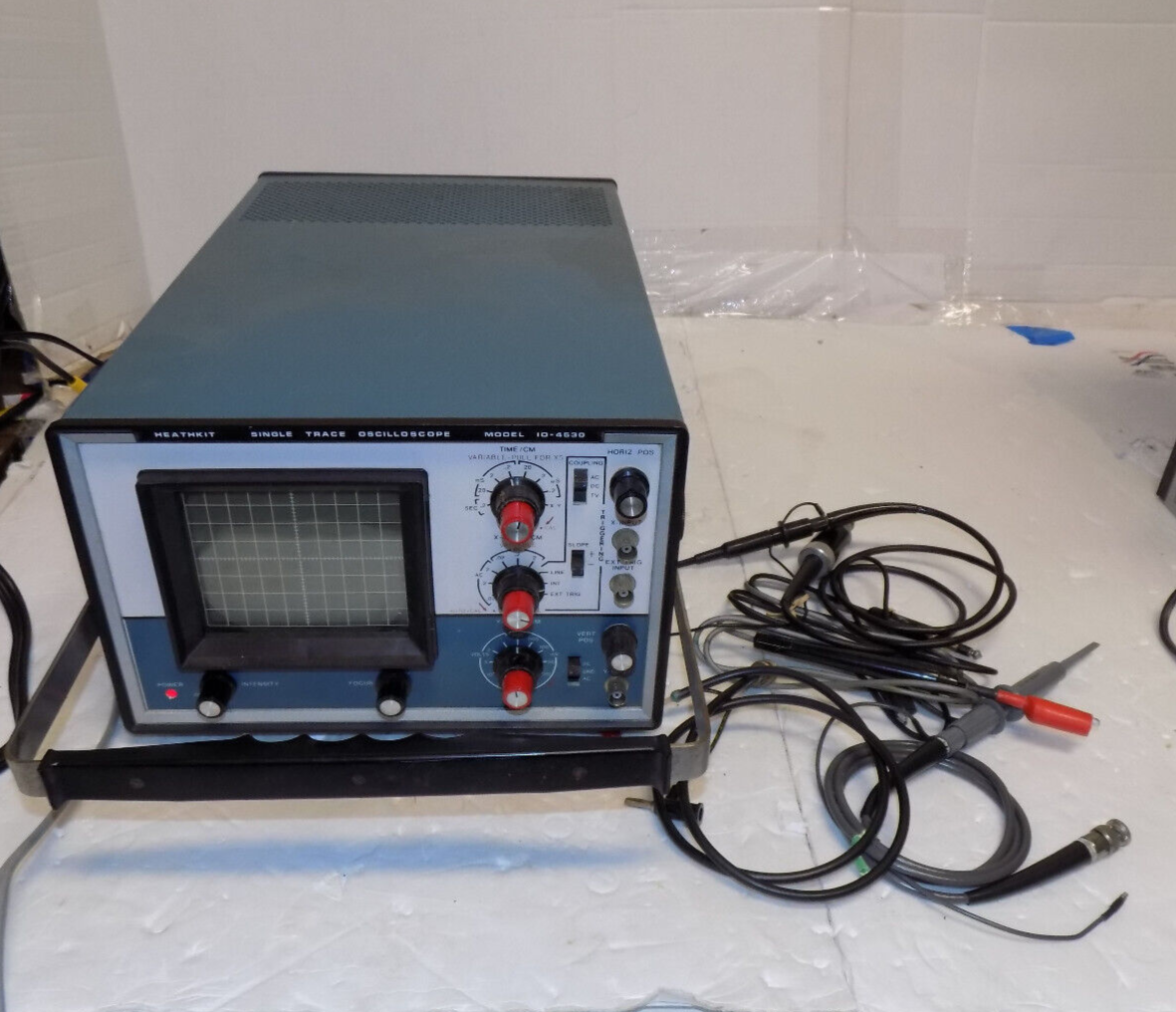 VINTAGE HEATHKIT OSCILLOSCOPE MODEL 10-4330 READ DESCRIPTION