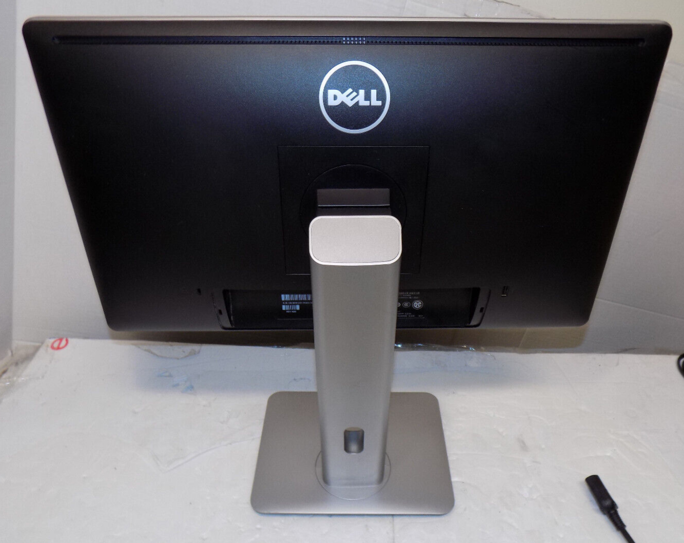 Dell P2214HB 22" 1920 x 1080 60Hz DP DVI-D VGA Rotating Desktop Computer Monitor