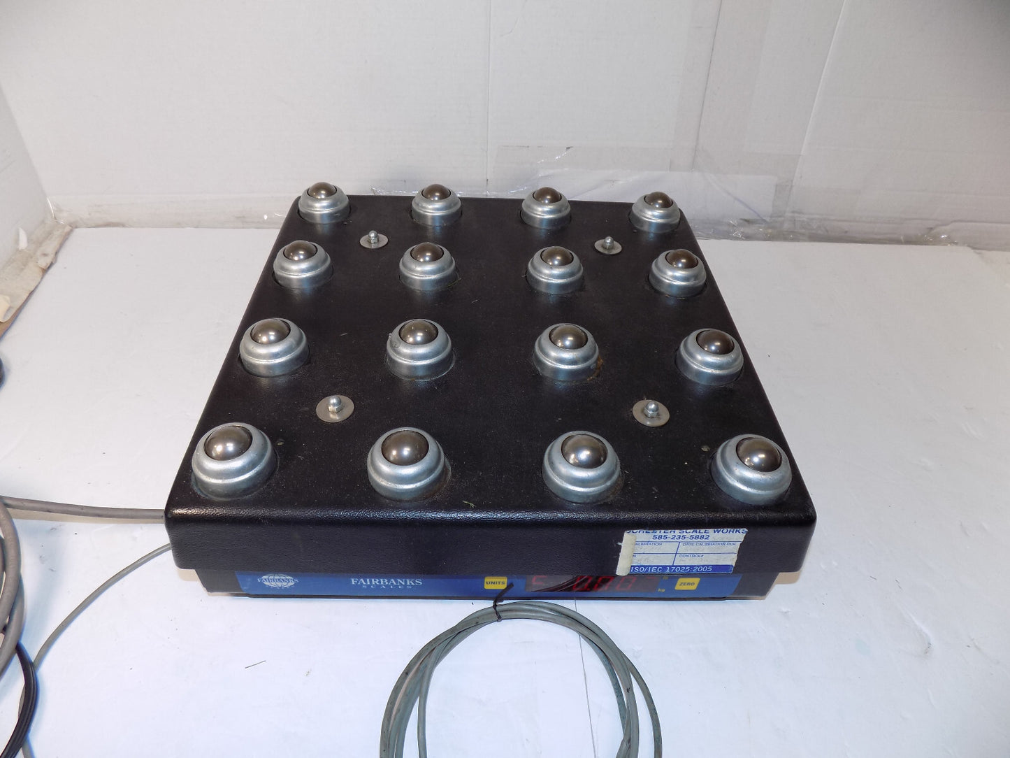Fairbanks 70-2453 14′′ x 14′′ Shipping Scale with Roller Ball Top 150lb.