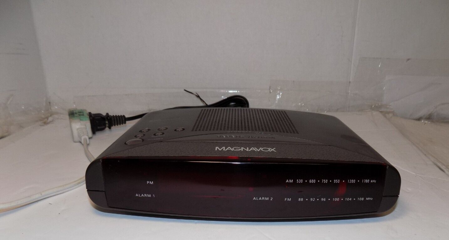 Magnavox AJ 3240 AM FM Radio Dual Alarm Clock Radio