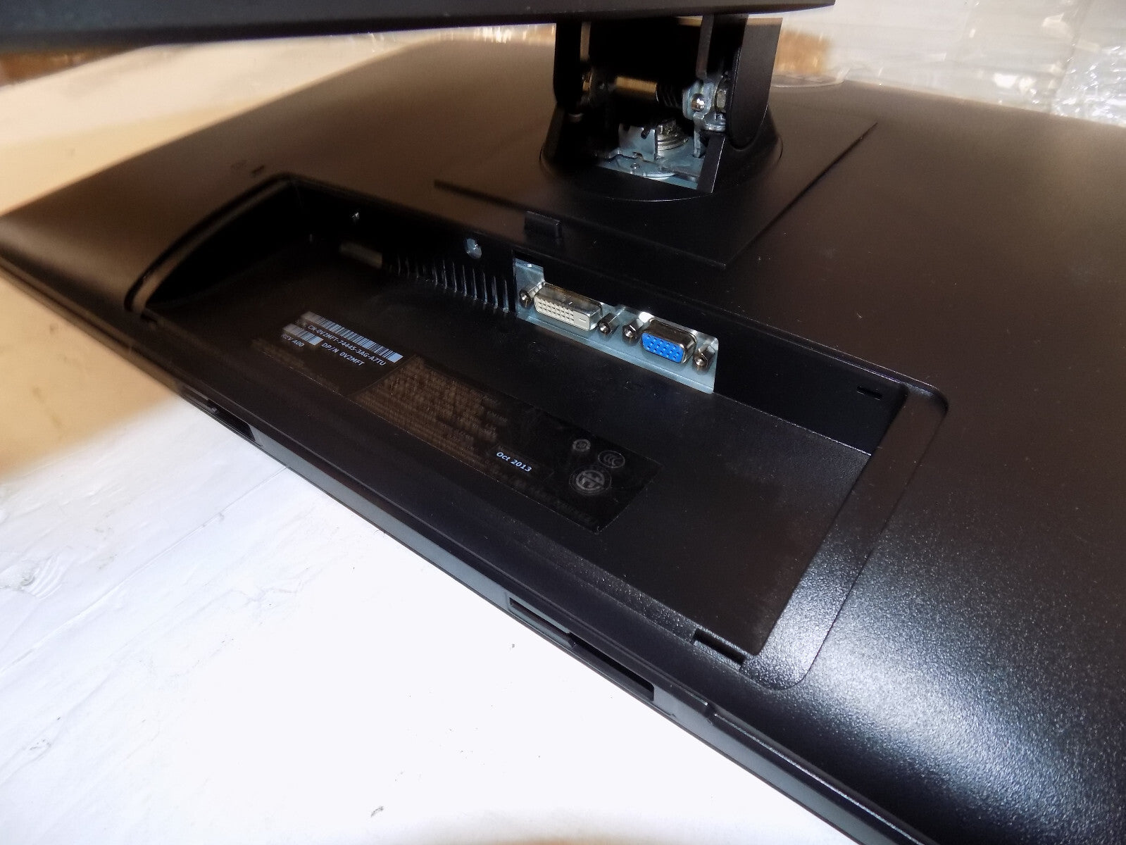 Dell E2414Ht 24" LED LCD Widescreen Monitor FHD 1080p with Cables