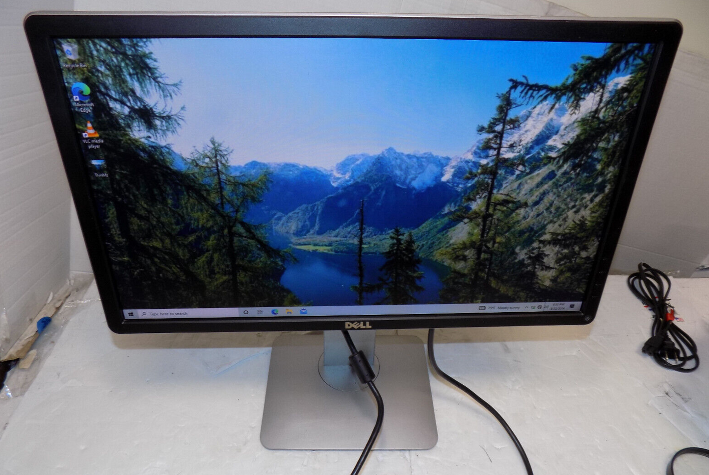 Dell P2214HB 22" 1920 x 1080 60Hz DP DVI-D VGA Rotating Desktop Computer Monitor