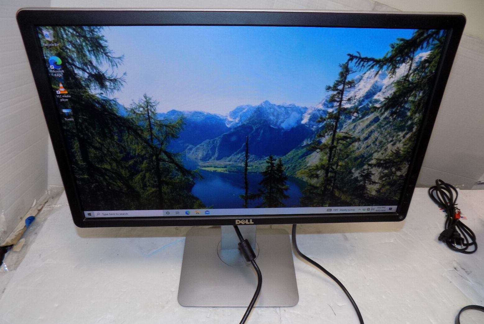 Dell P2214HB 22" 1920 x 1080 60Hz DP DVI-D VGA Rotating Desktop Computer Monitor