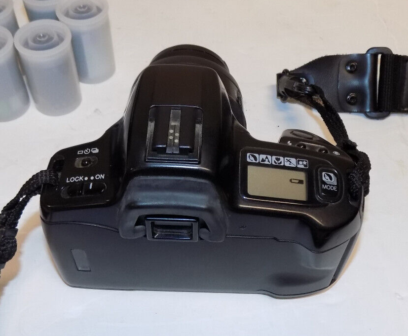Minolta Maxxum 300si 35mm Camera w/ AF 35-70MM Zoom Lens Bag Battery Tested