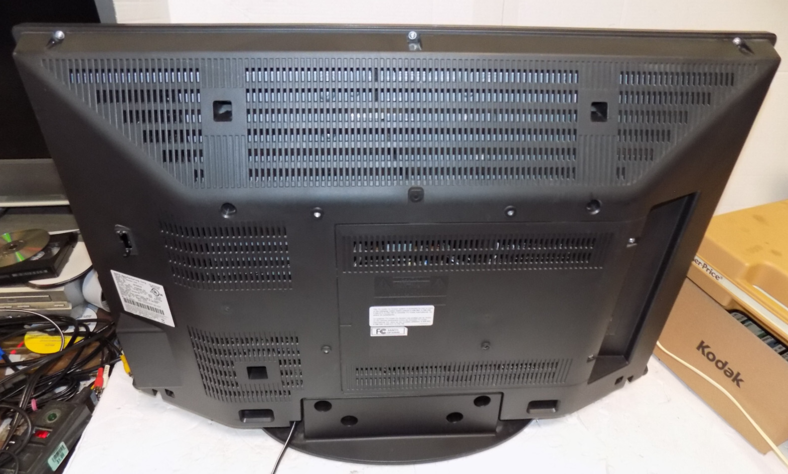 Sanyo DP32649 32 inch LCD TV HDTV 720p PC Input with Remote