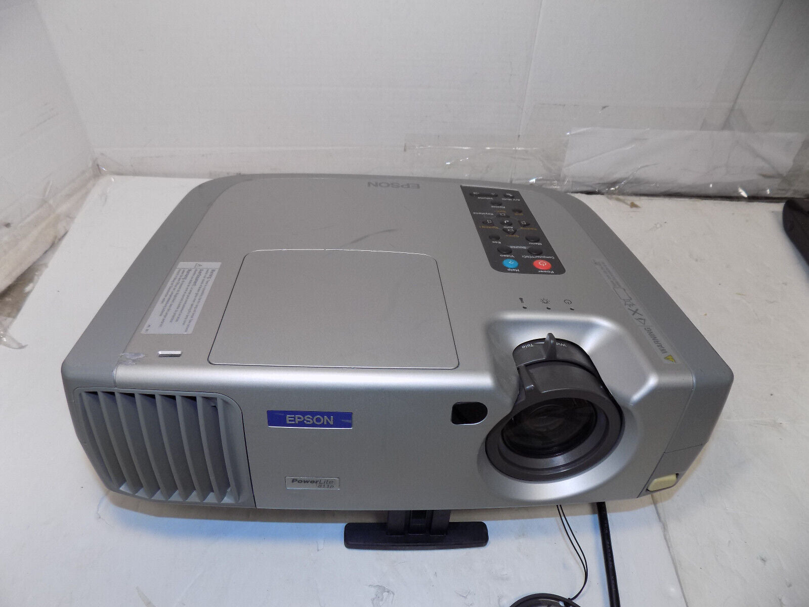 Epson PowerLite 811p (EMP-800UG) XGA 1080i 2000 ANSI Lumens LCD Projector w/Lamp