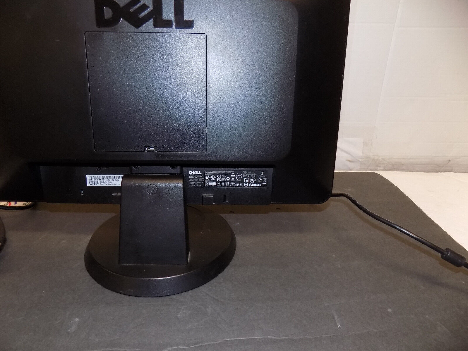 Dell IN1910NB Black 18.5 in Widescreen Flat Panel VGA LCD Computer Monitor