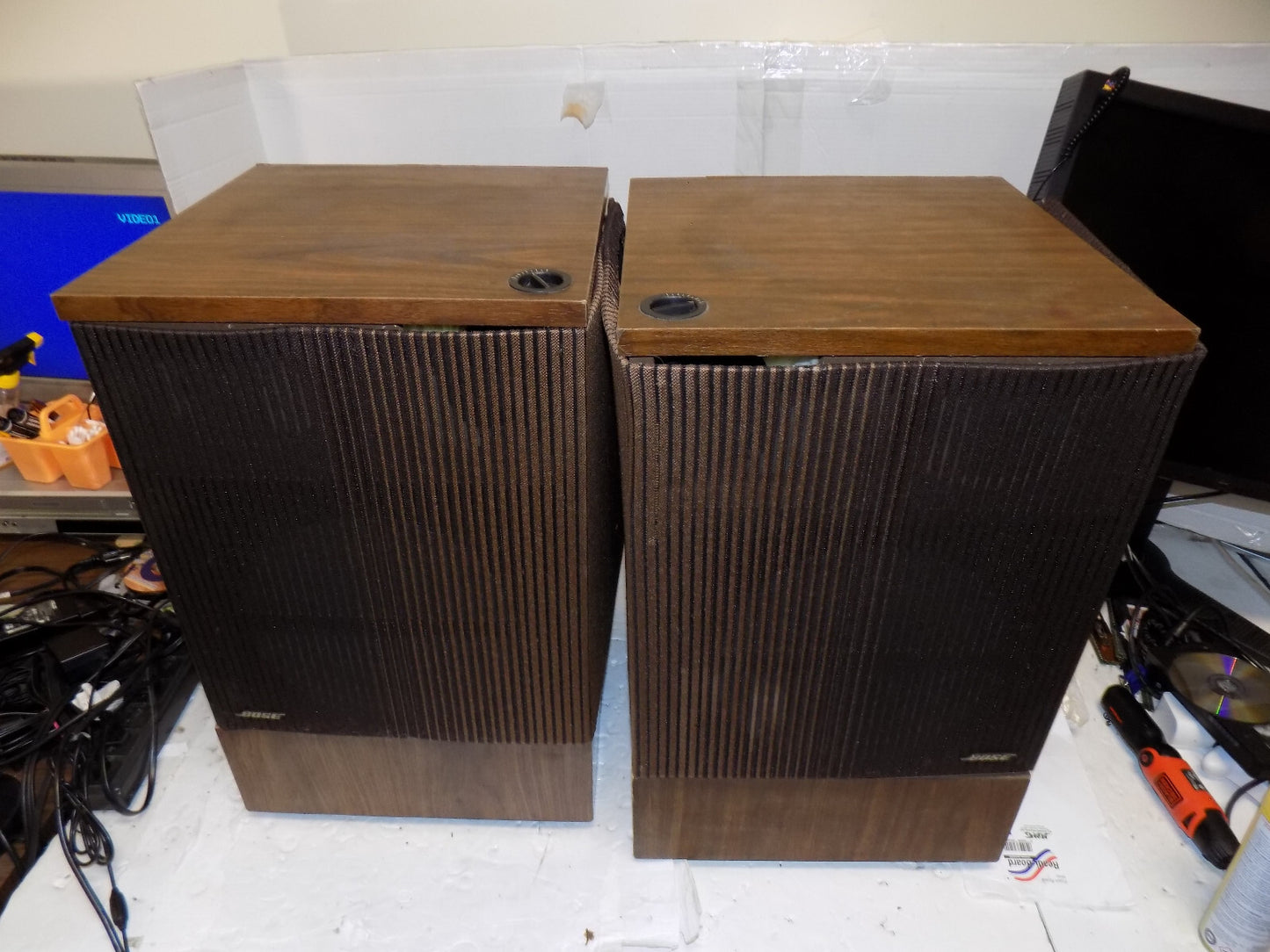Vintage Pair of Bose 501 Speakers One Has Tweeter Issue