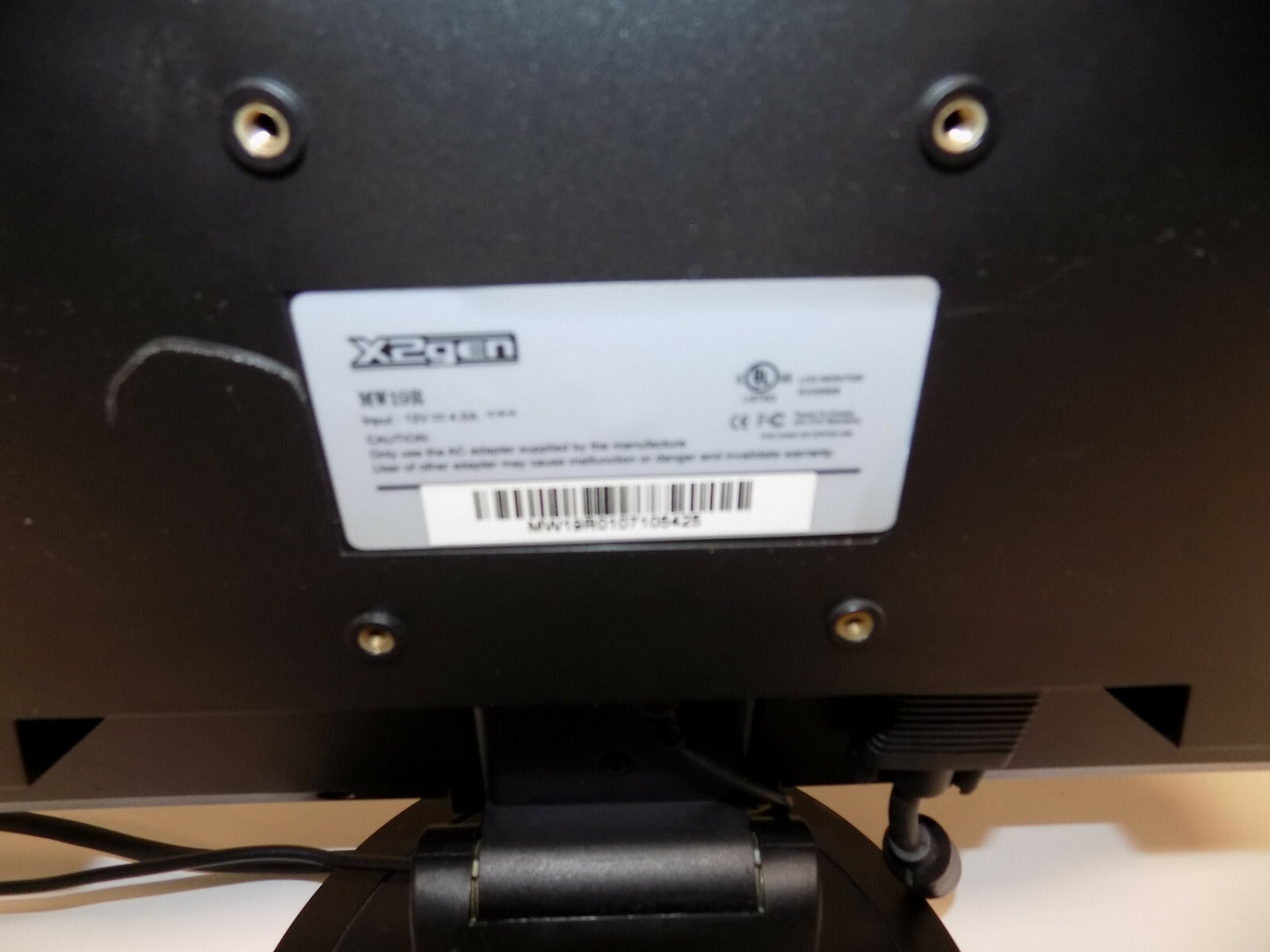X2GEN MW19R 19" WXGA+ 1440 x 900 D-Sub Built-in Speakers LCD Computer Monitor
