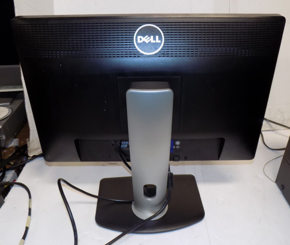 Dell P2213f 22” Widescreen LCD Monitor FHD 1680 x 1050 DISPLAY PORT DVI-D VGA