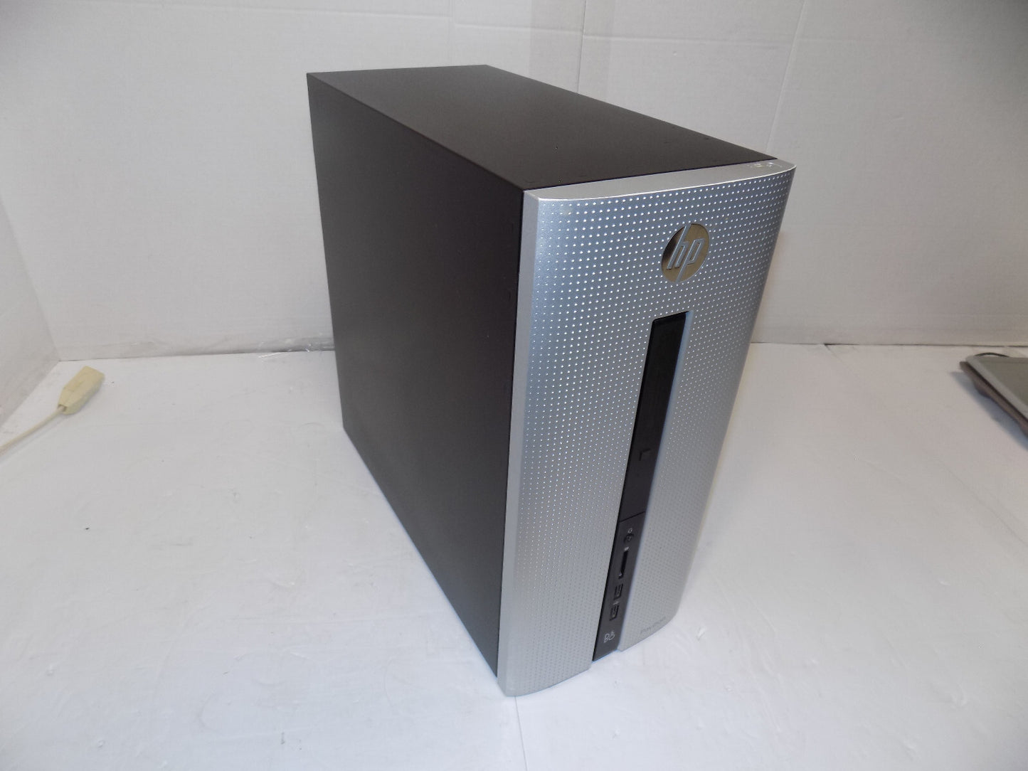 HP Pavilion Desktop Computer 550-A114 AMD A8-6410 2GHz 8GB RAM 512GB SSD Win 10