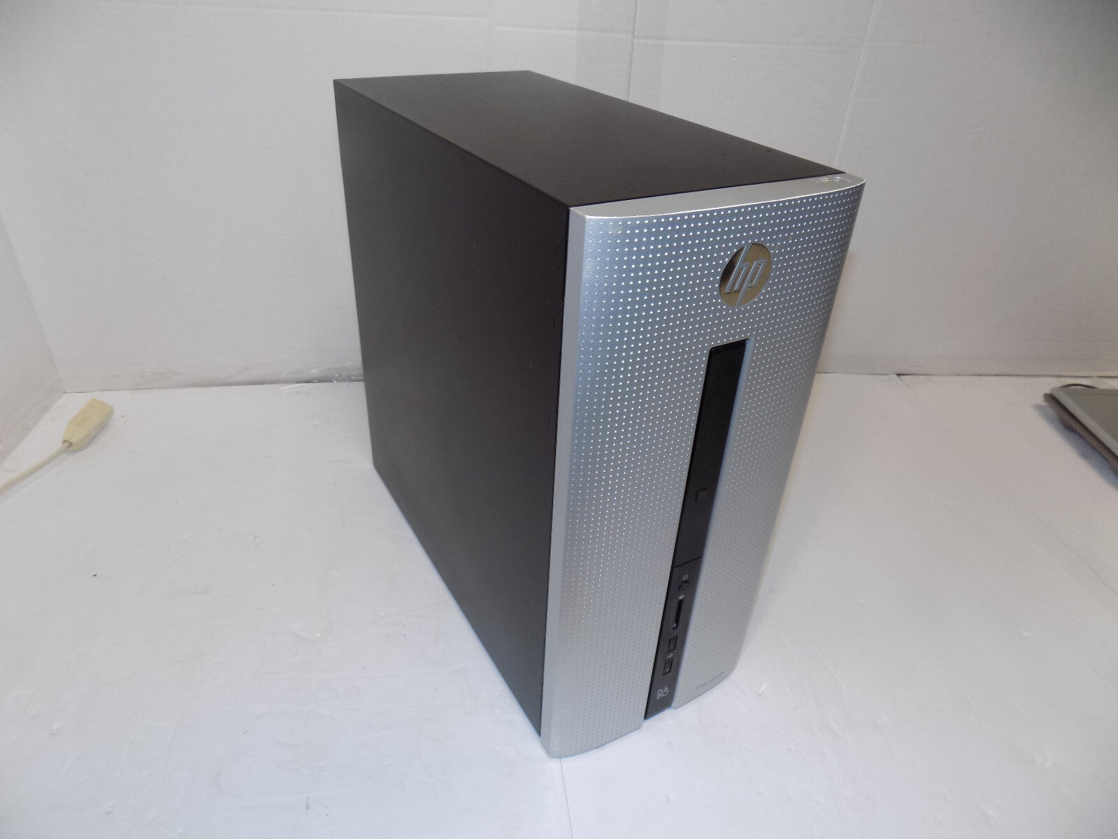 HP Pavilion Desktop Computer 550-A114 AMD A8-6410 2GHz 8GB RAM 512GB SSD Win 10