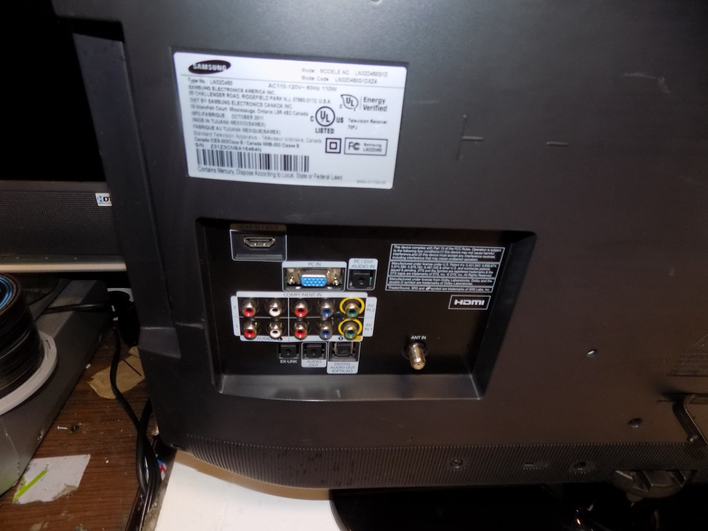 Samsung UN32D450G1D 720p 60Hz TV HDTV has PC Input with Remote Control