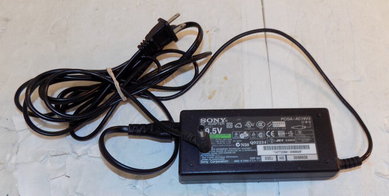 Sony PCGA-AC19V3 19.5V Vaio Power Adapter Charger 100-240V 1.2A 19.5V 4.1A