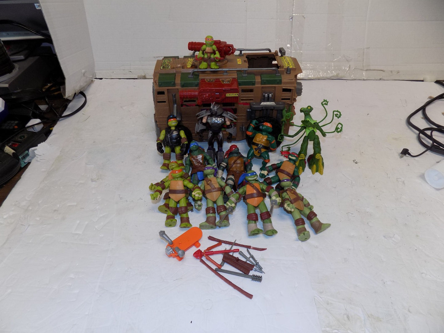 TMNT Teenage Mutant Ninja Turtles 2012 Shellraiser Van With Action Figures Lot