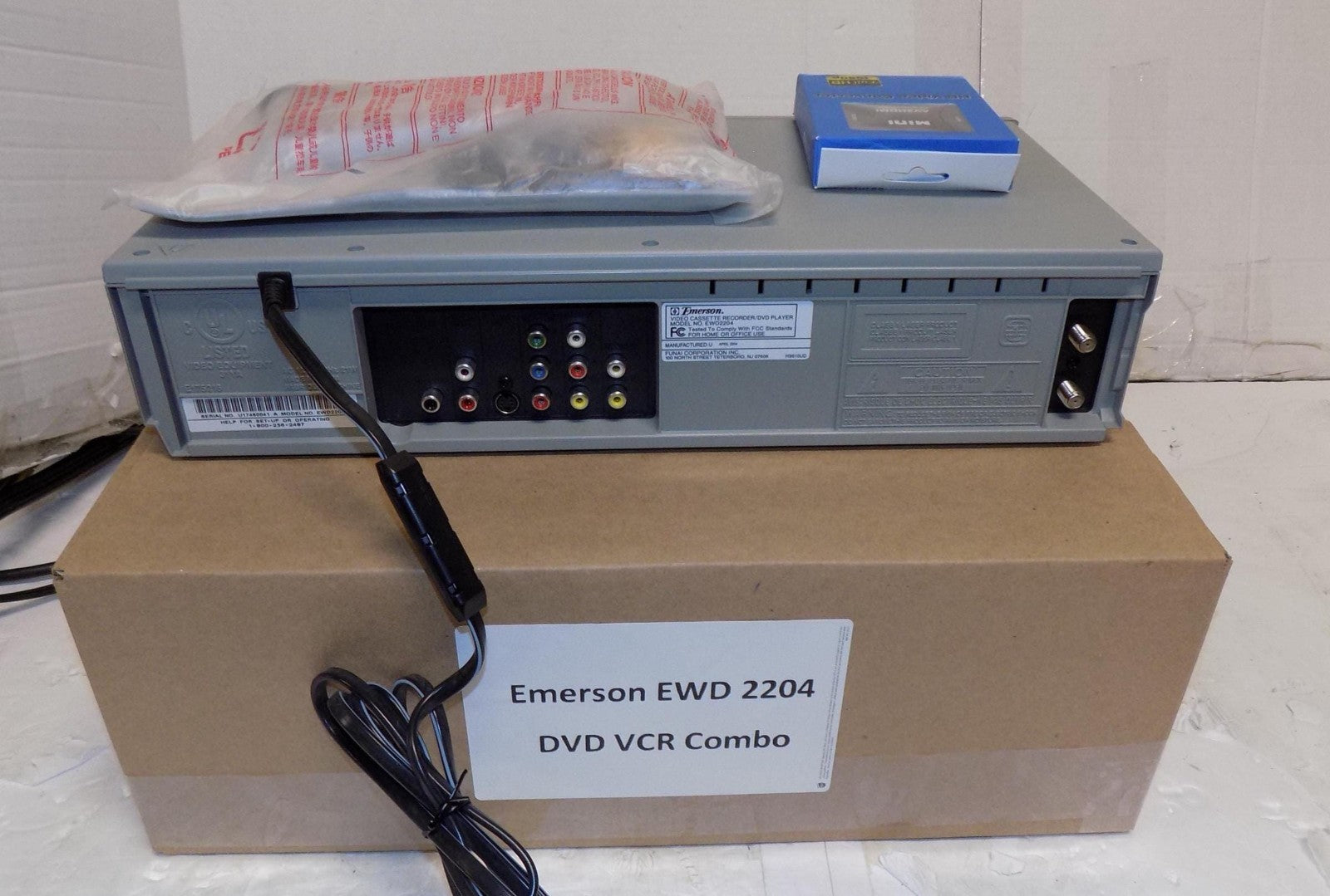 New Emerson EWD2204 DVD VCR Combo with Hdmi Adapter