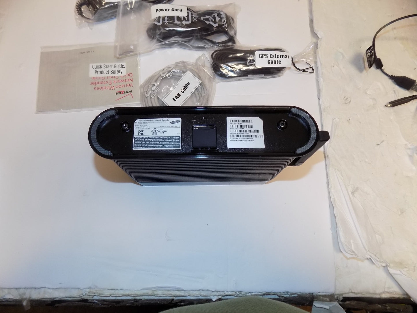 Samsung Verizon Wireless Network Extender SCS-2U01 Signal Booster GPS Antenna