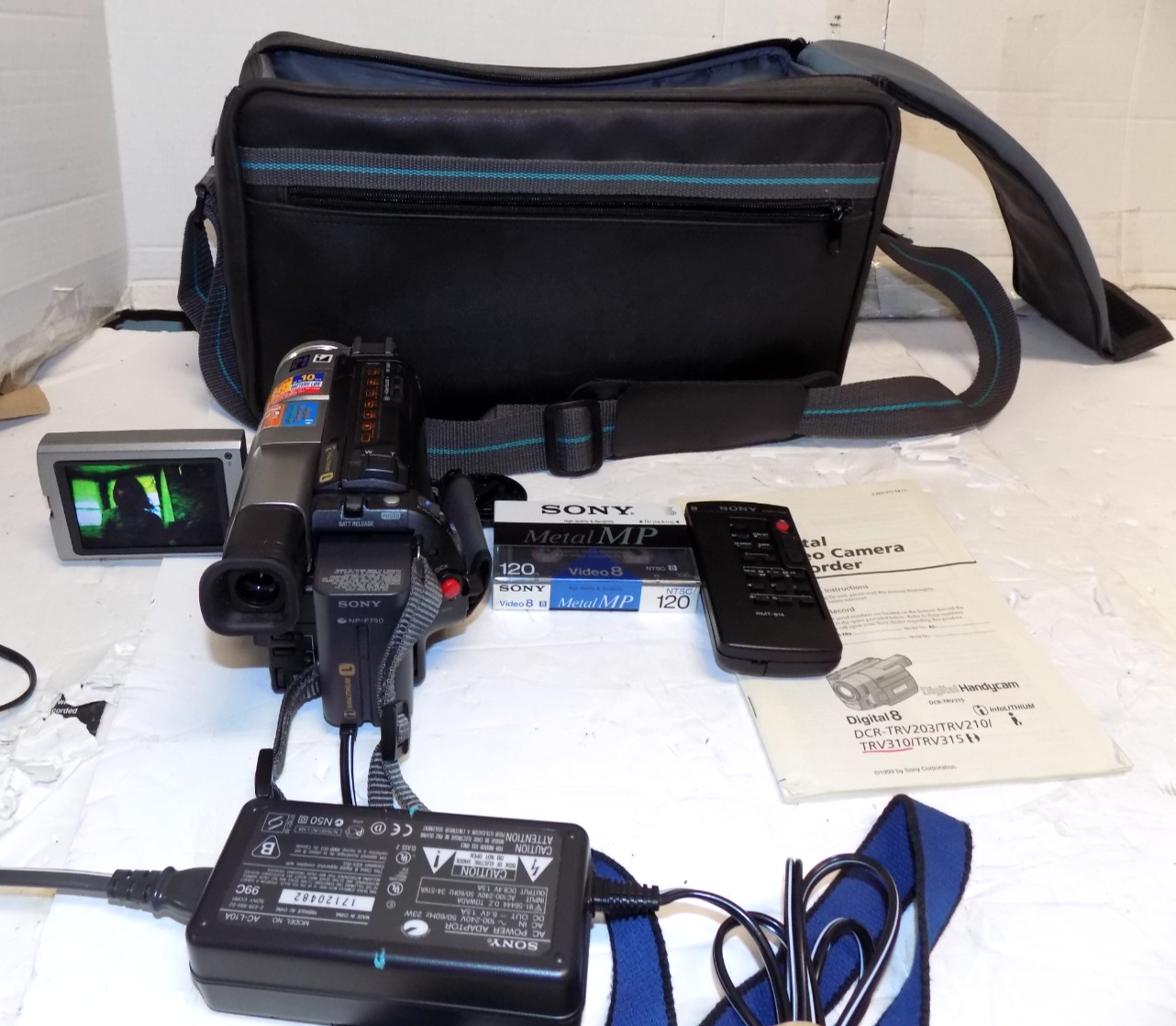 Sony Handycam DCR-TRV310 Digital Video Camera Recorder Handycam Digital 8 Tested