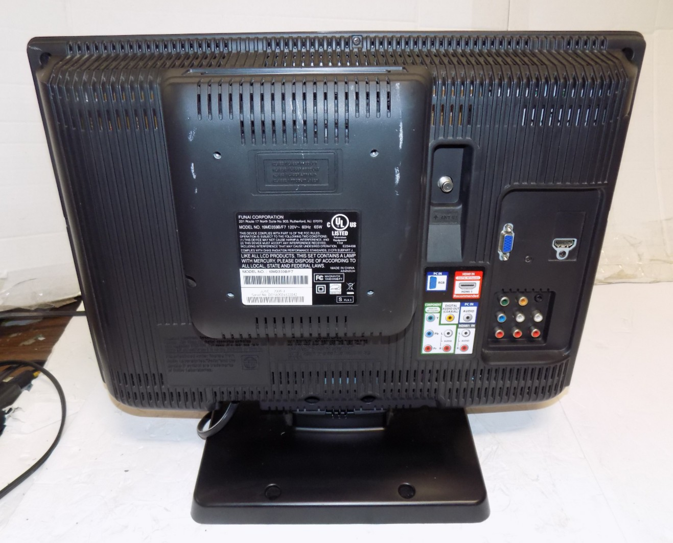 Magnavox 19MD359B/F7 LCD TV 19" HDTV TV DVD Combo with Remote
