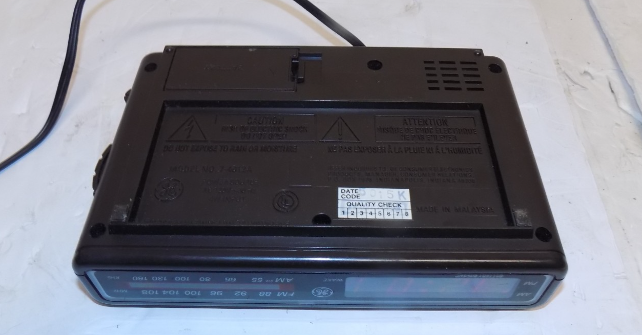 Vintage GE Radio 7-4612A AM/FM Digital Alarm Clock Radio Woodgrain