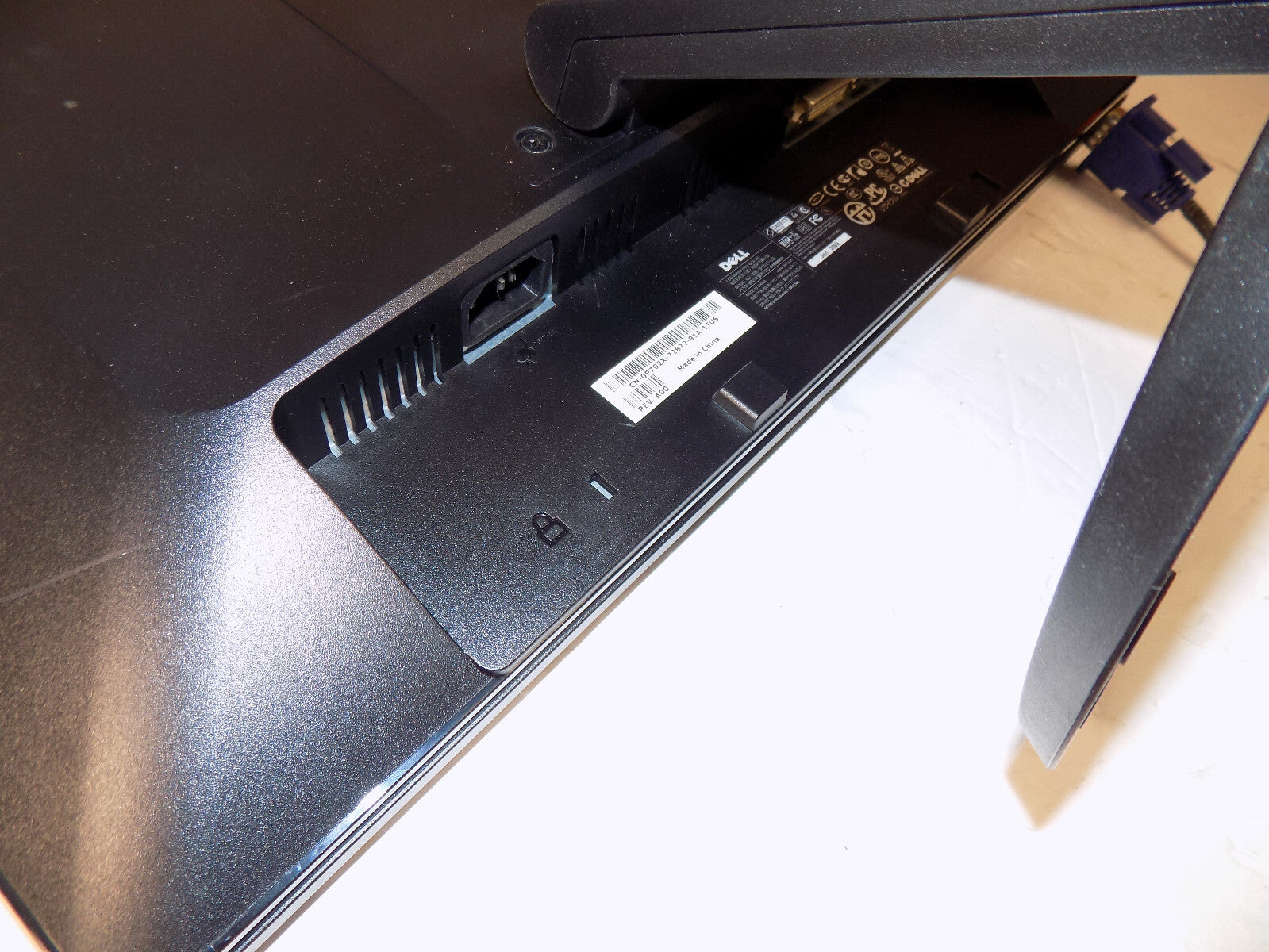 Dell 19 inch Computer Monitor Model Number s1909WXf VGA DVI