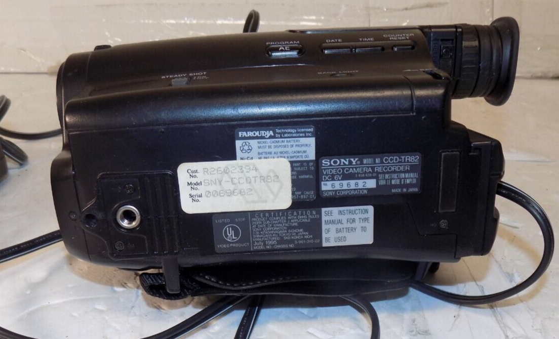 Sony CCD-TR82 8mm Video 8 Camcorder Handheld Video Camera Bag Battery Tested
