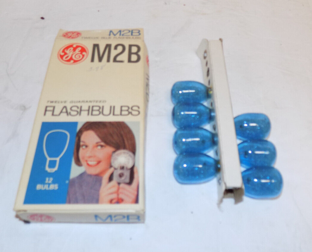 Vintage GE General Electric M2B Flashbulbs 7 Camera Bulbs Unused