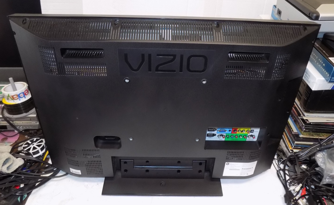 VIZIO 32-Inch 720p LCD HDTV VO320E with Remote - PC input / Audio Out