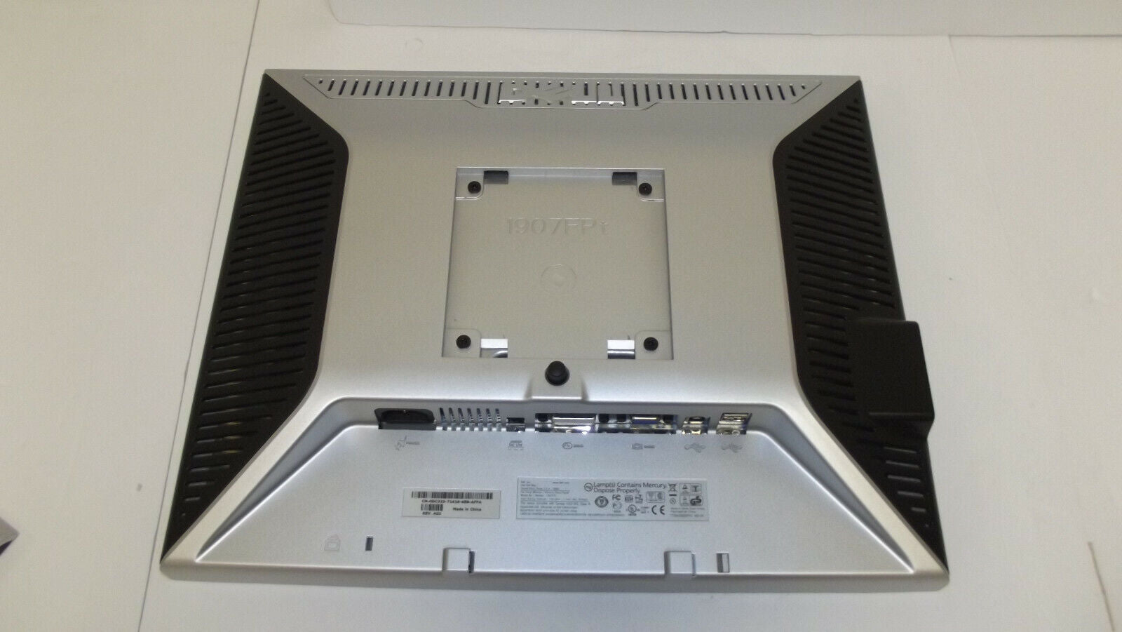 Dell UltraSharp 1907FPT 19 inch LCD Computer Monitor with DVI VGA 4 USB Port