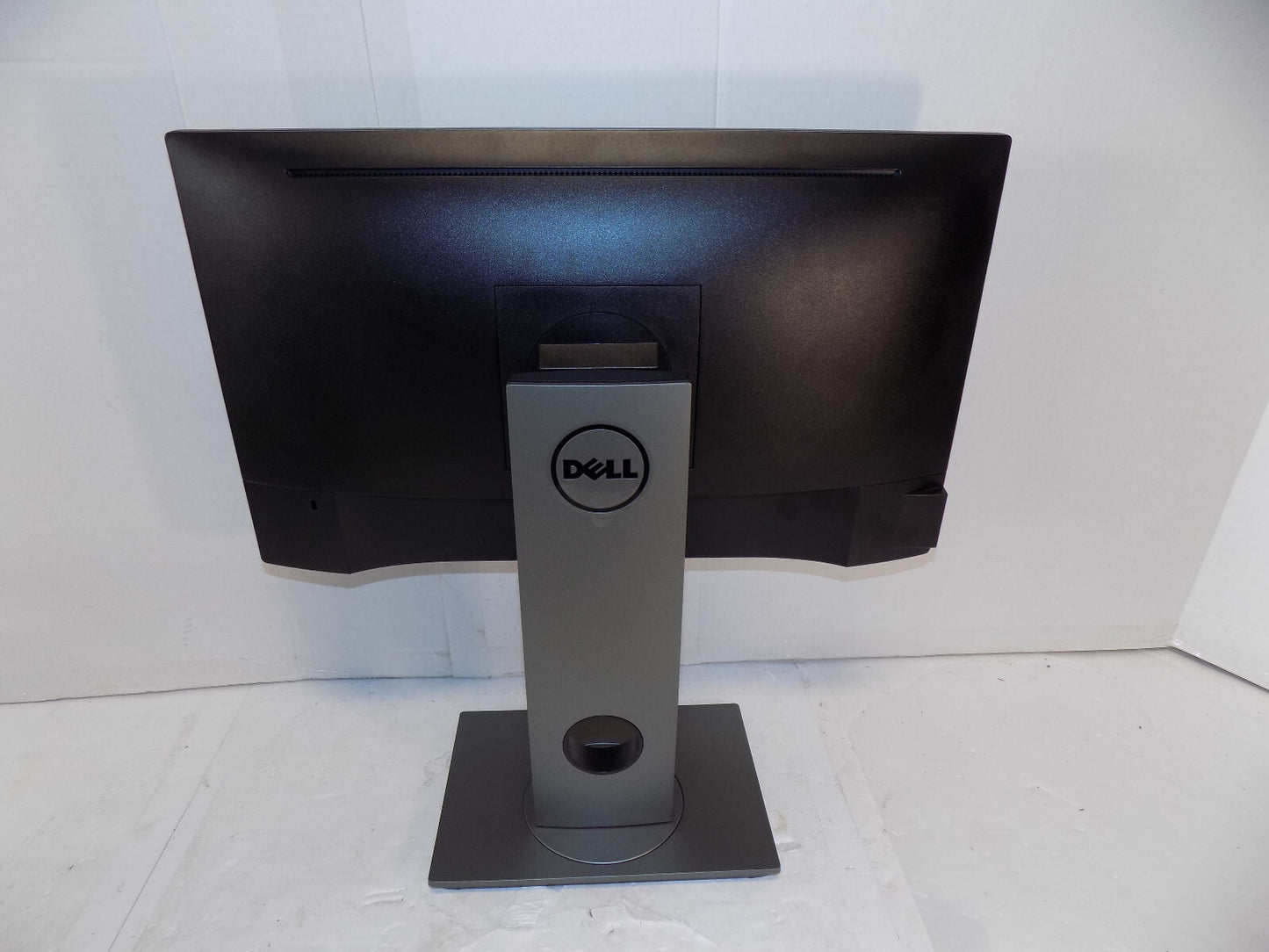 Dell Professional P2217HC 22" LCD Computer Monitor VGA, DisplayPort & HDMI