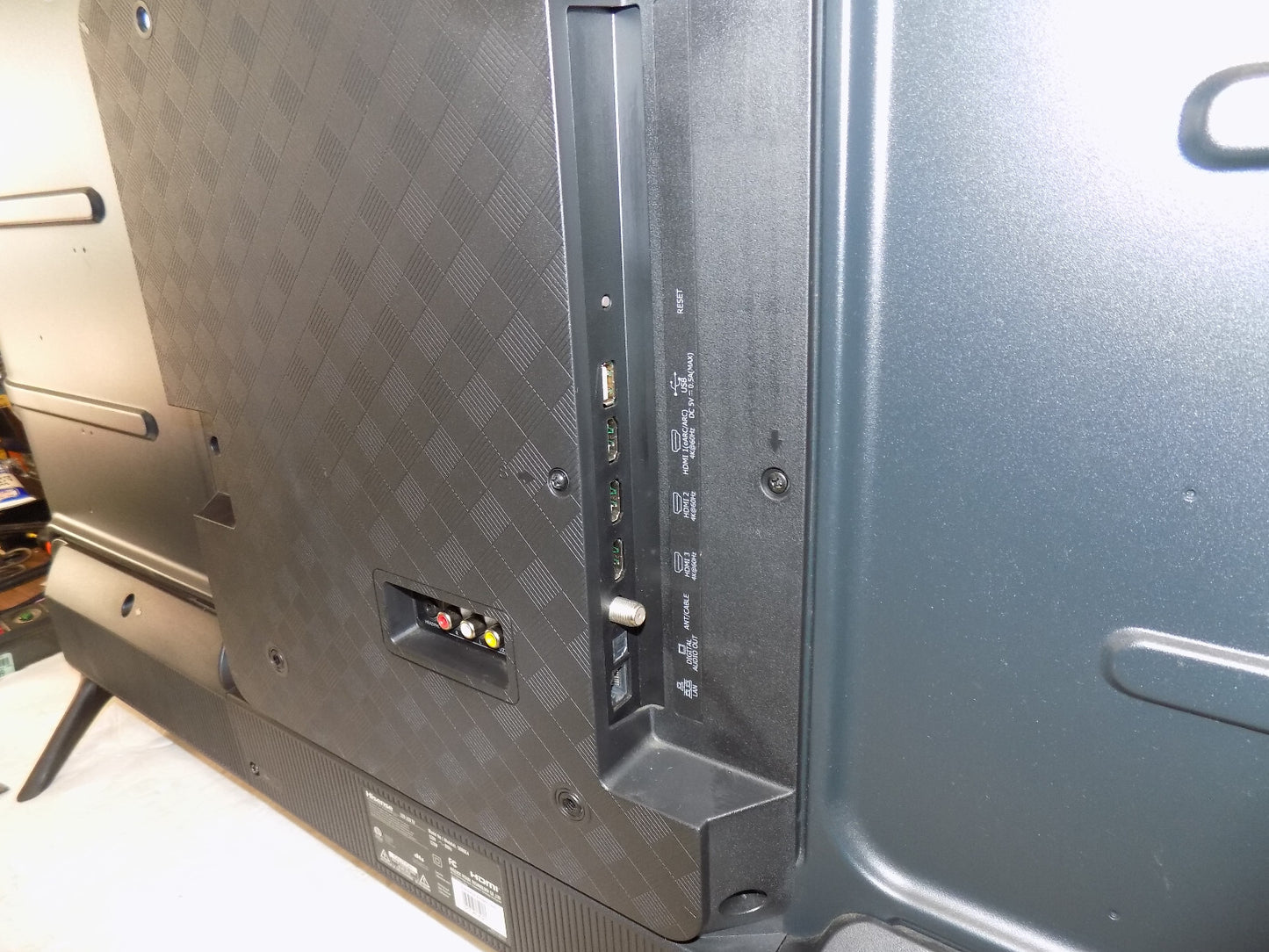 HISENSE 50" Class UHD 4K (2160p) Roku Smart LED TV (50R6E4) with Remote