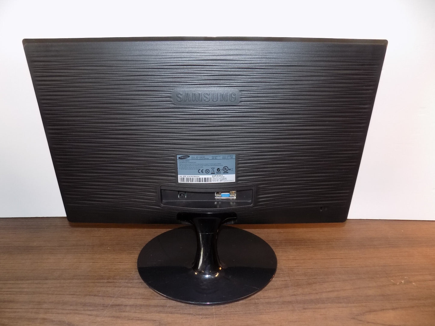 Samsung S22B150N 22 inch LED Computer Monitor 1080 with Power and VGA Cable