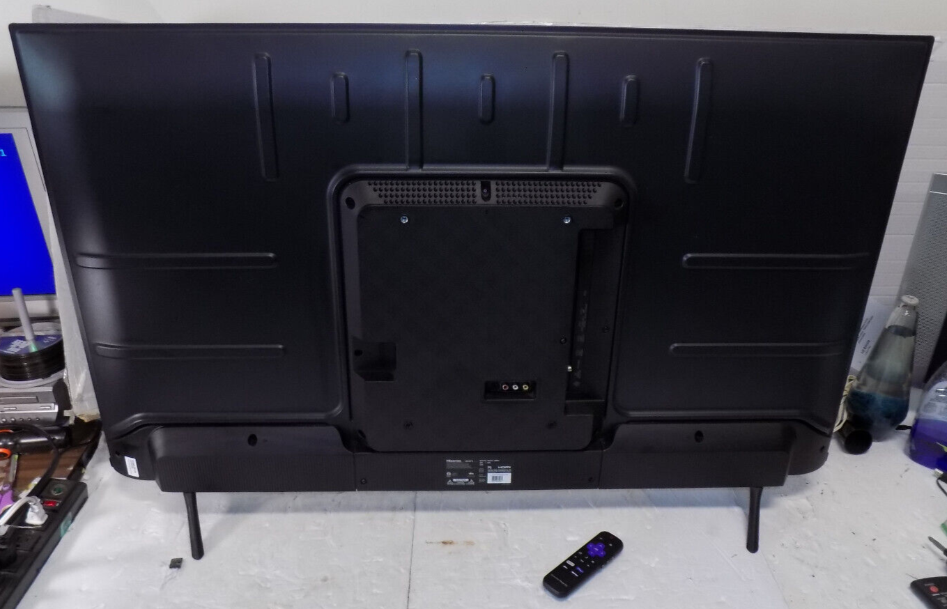 HISENSE 50" Class UHD 4K (2160p) Roku Smart LED TV (50R6E4) with Remote