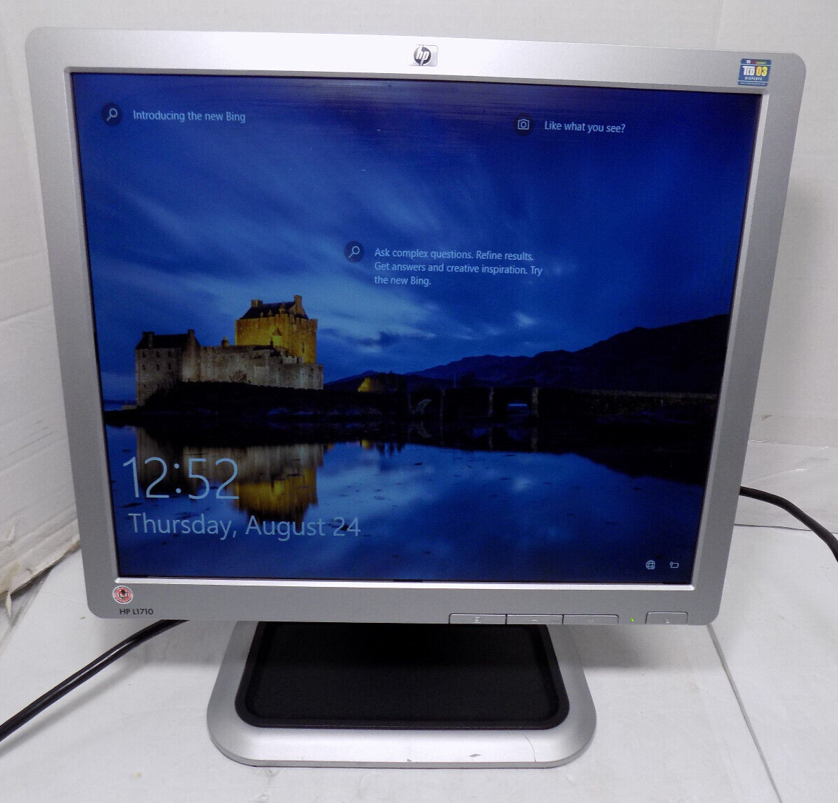 HP L1710 17"  LCD Flat Panel Monitor VGA Computer Monitor with Cables