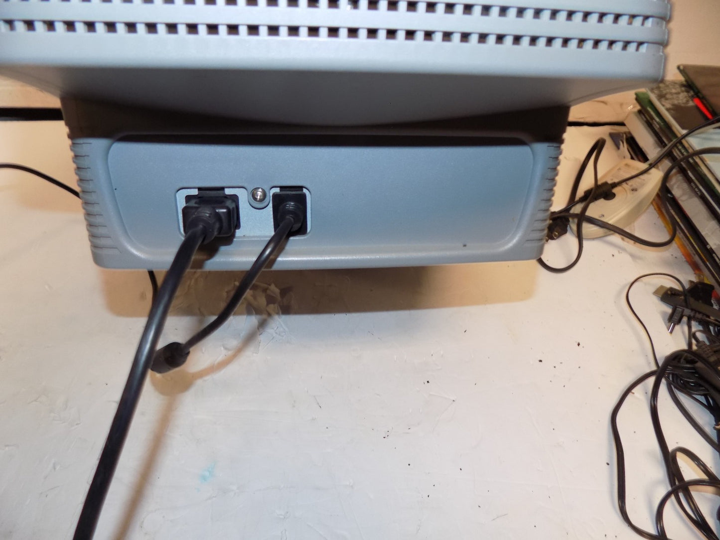 HP v75 CRT Monitor, 1024x768 Resolution, 85 Hz Refresh Rate, WORKING