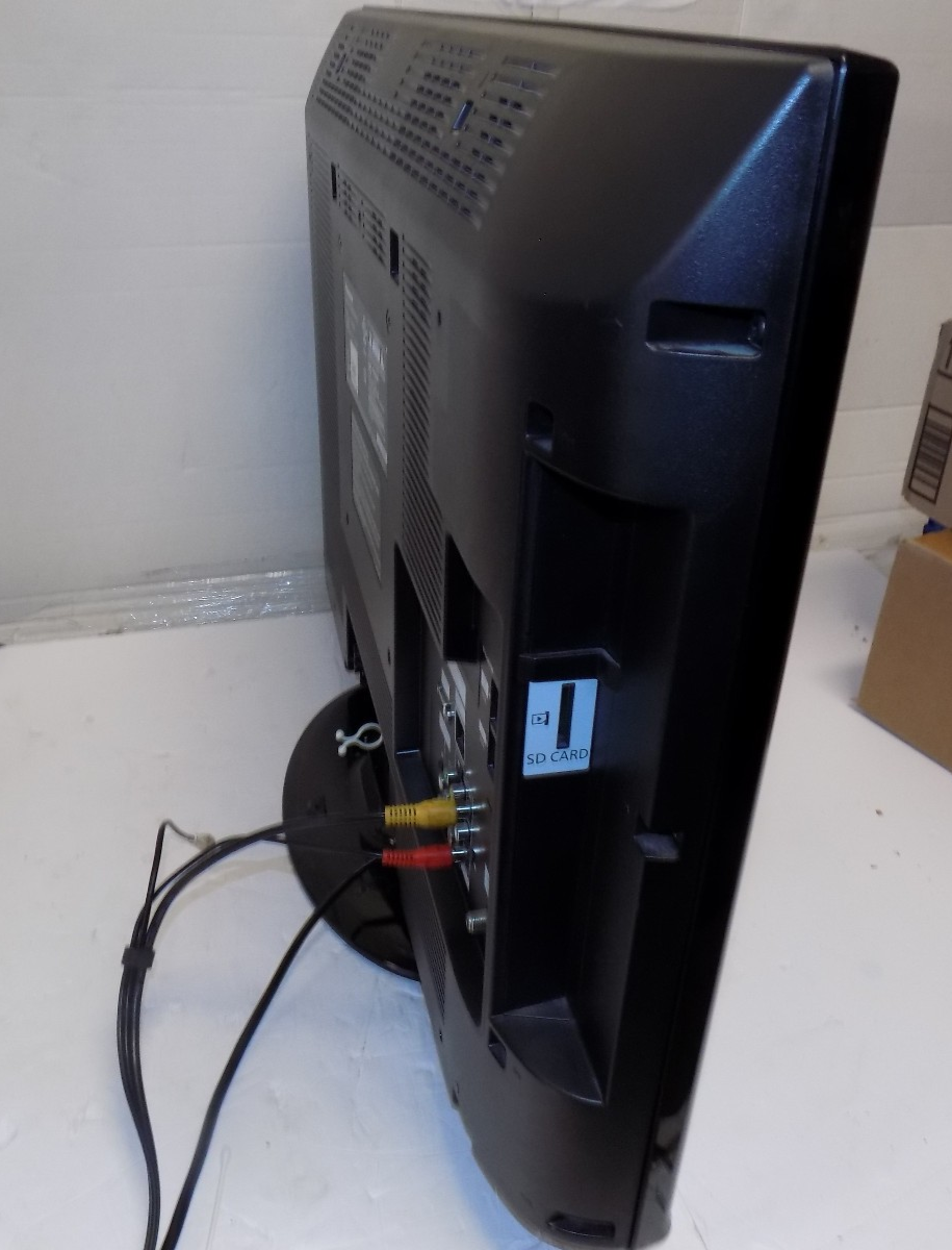 Panasonic VIERA TC-L32C22 32 inch LCD TV 720p 60Hz LCD HDTV PC Input w/Remote