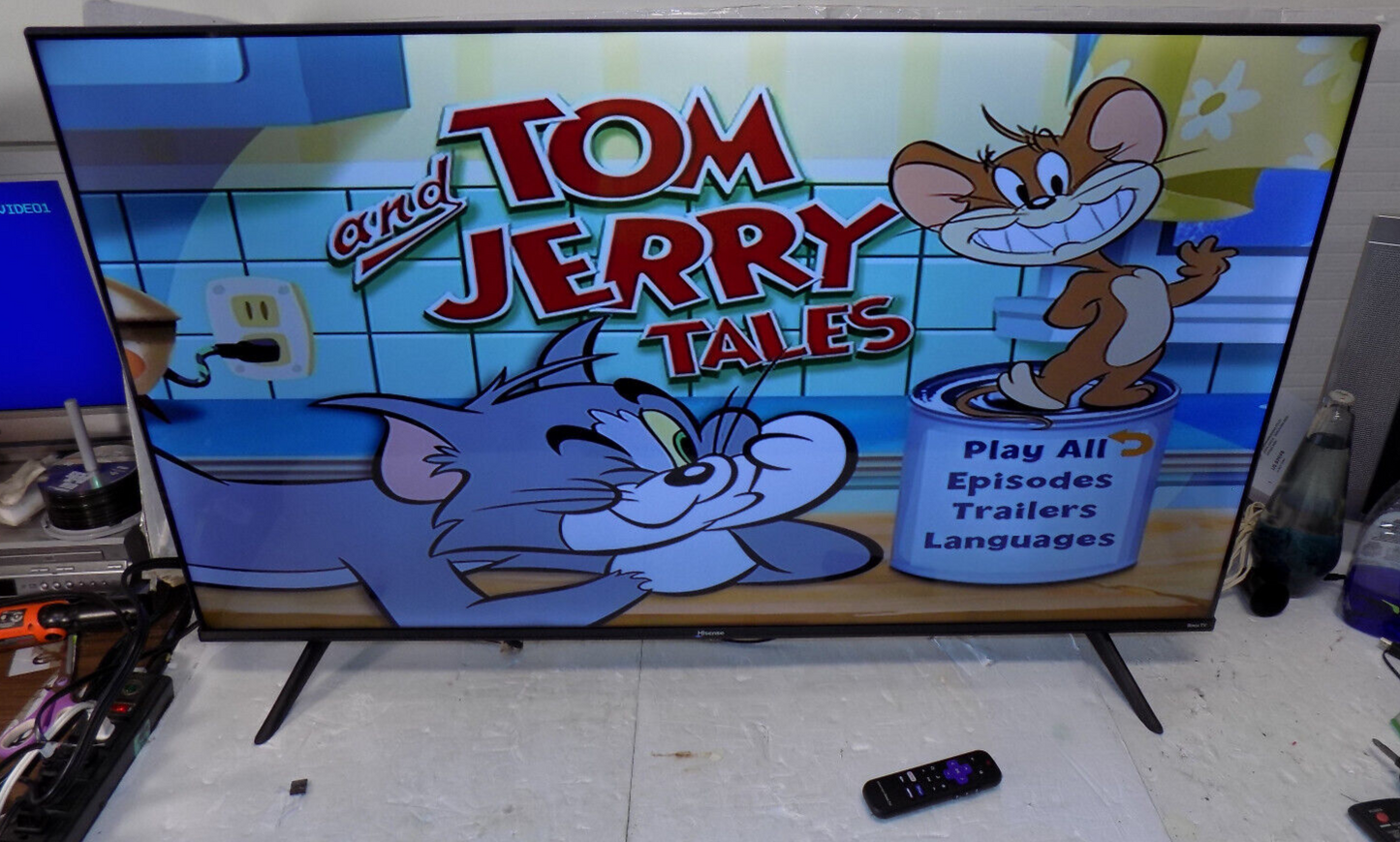 HISENSE 50" Class UHD 4K (2160p) Roku Smart LED TV (50R6E4) with Remote