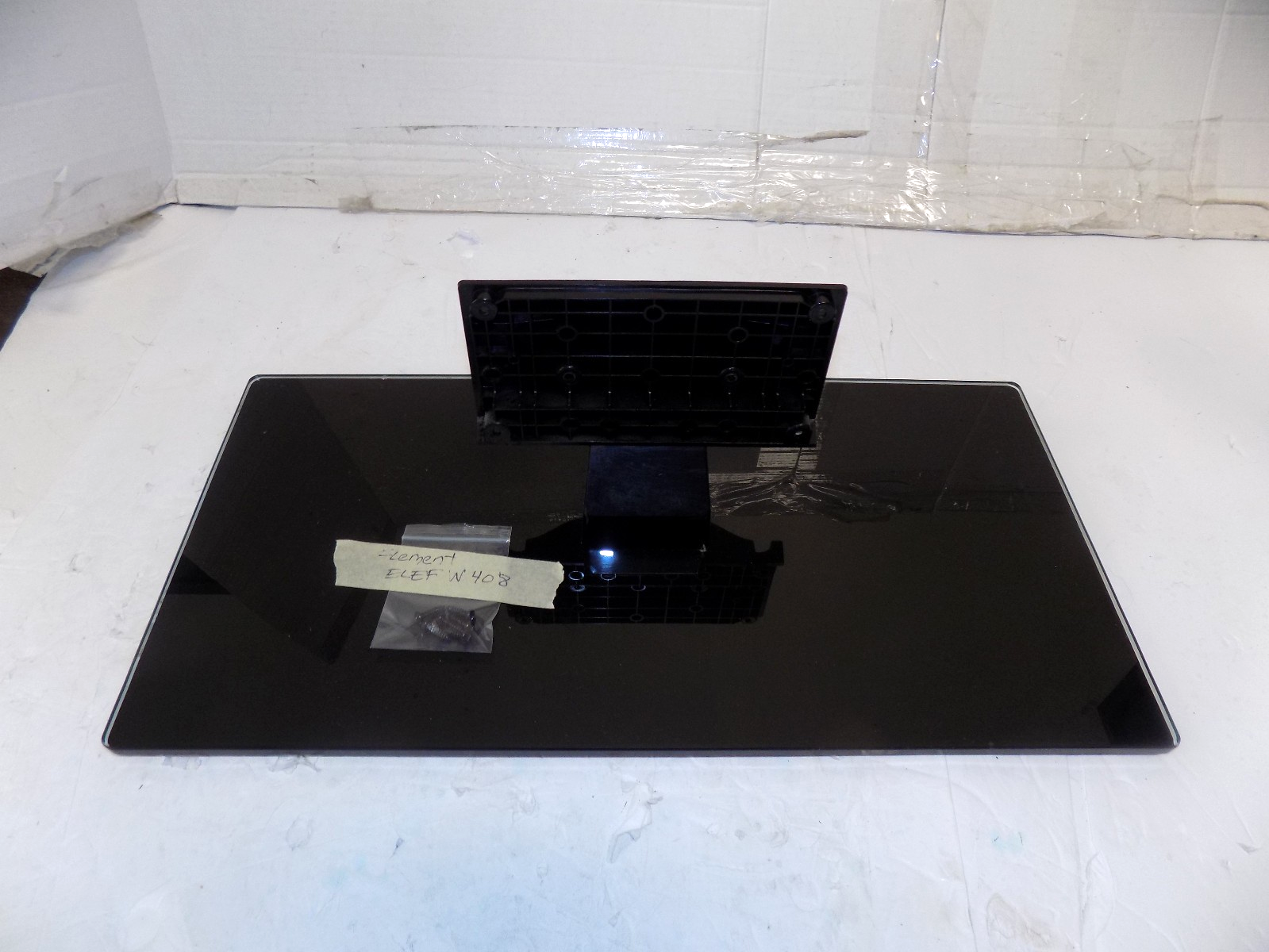 ELEMENT ELEFW408 TV STAND WITH SCREWS