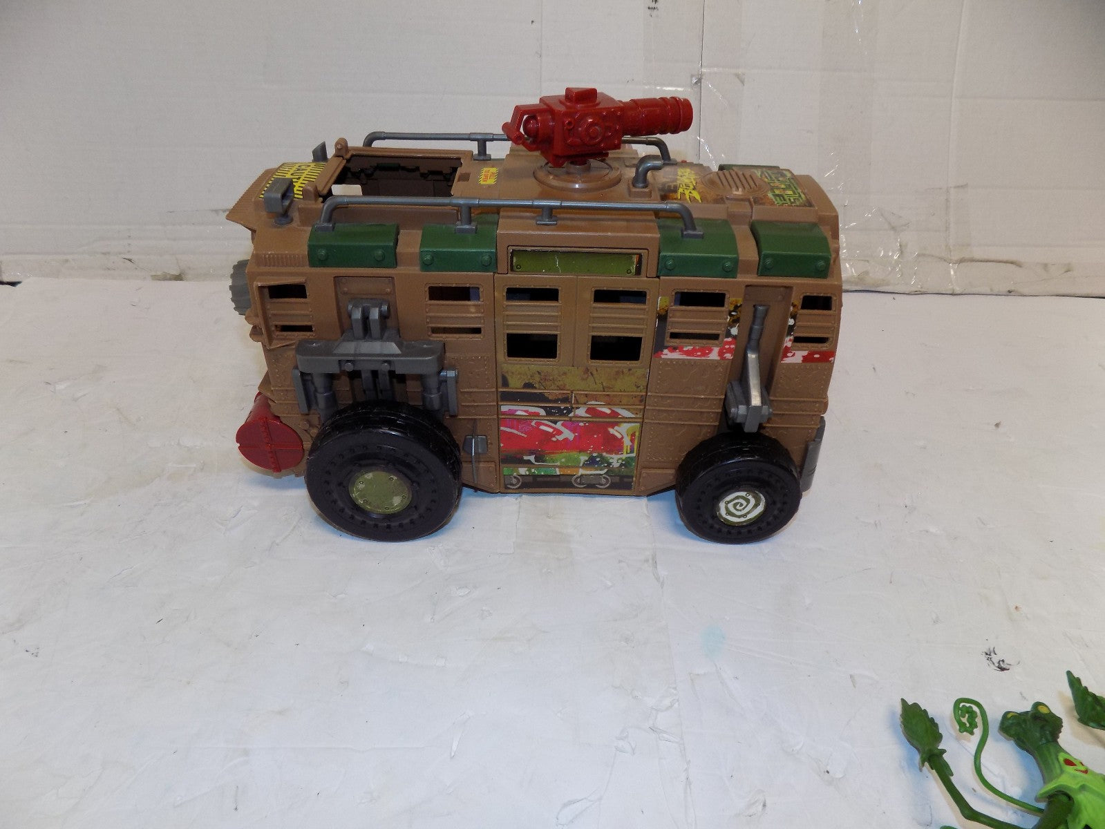 TMNT Teenage Mutant Ninja Turtles 2012 Shellraiser Van With Action Figures Lot