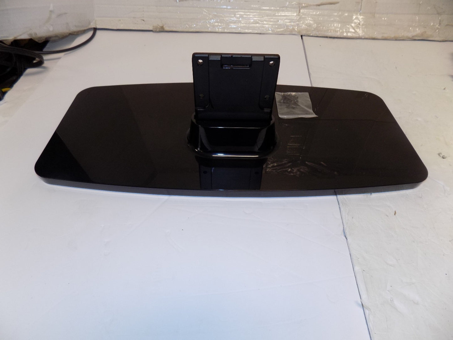 46" PHILLIPS 46PFL5706/F7  TV STAND WITH SCREWS