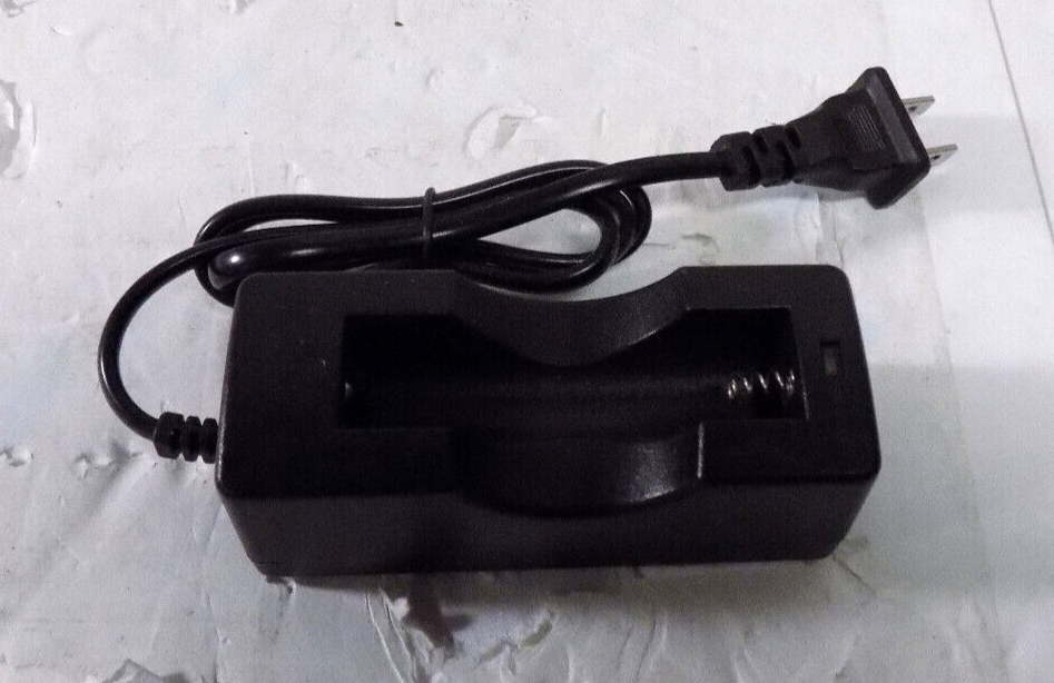 SZ Power Model PDC-03 Li-Ion Lithium Ion 4.2V Battery Charger 1 Slot