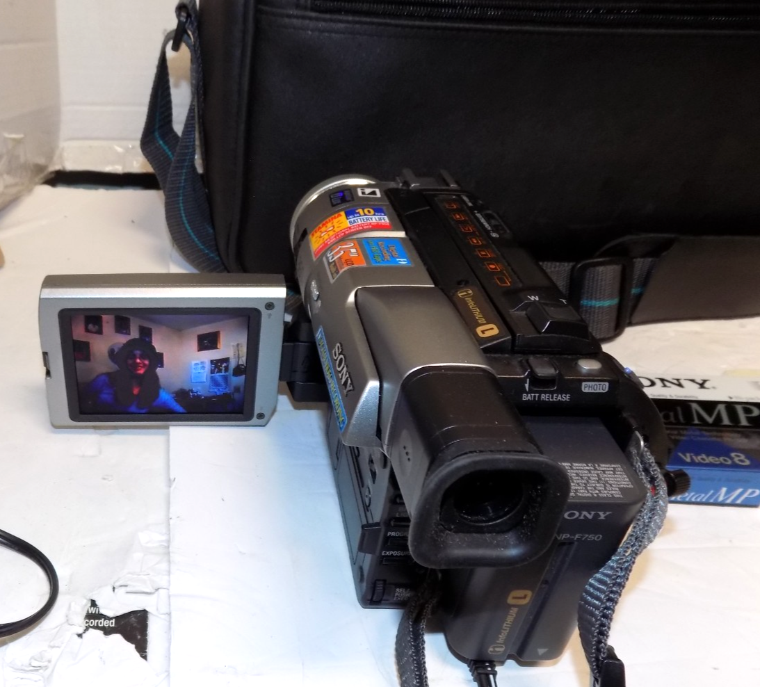 Sony Handycam DCR-TRV310 Digital Video Camera Recorder Handycam Digital 8 Tested