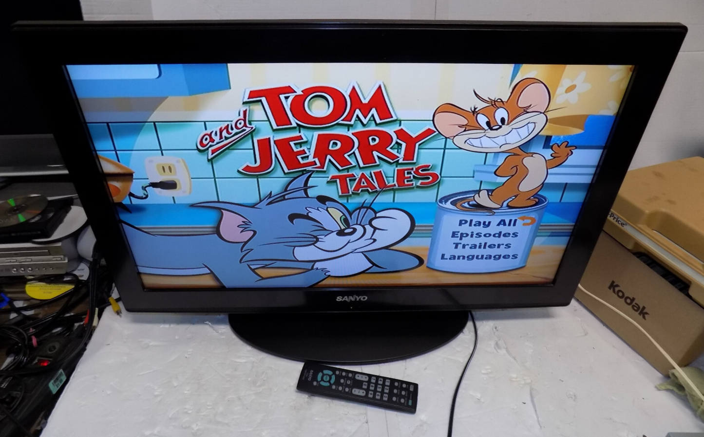 Sanyo DP32649 32 inch LCD TV HDTV 720p PC Input with Remote