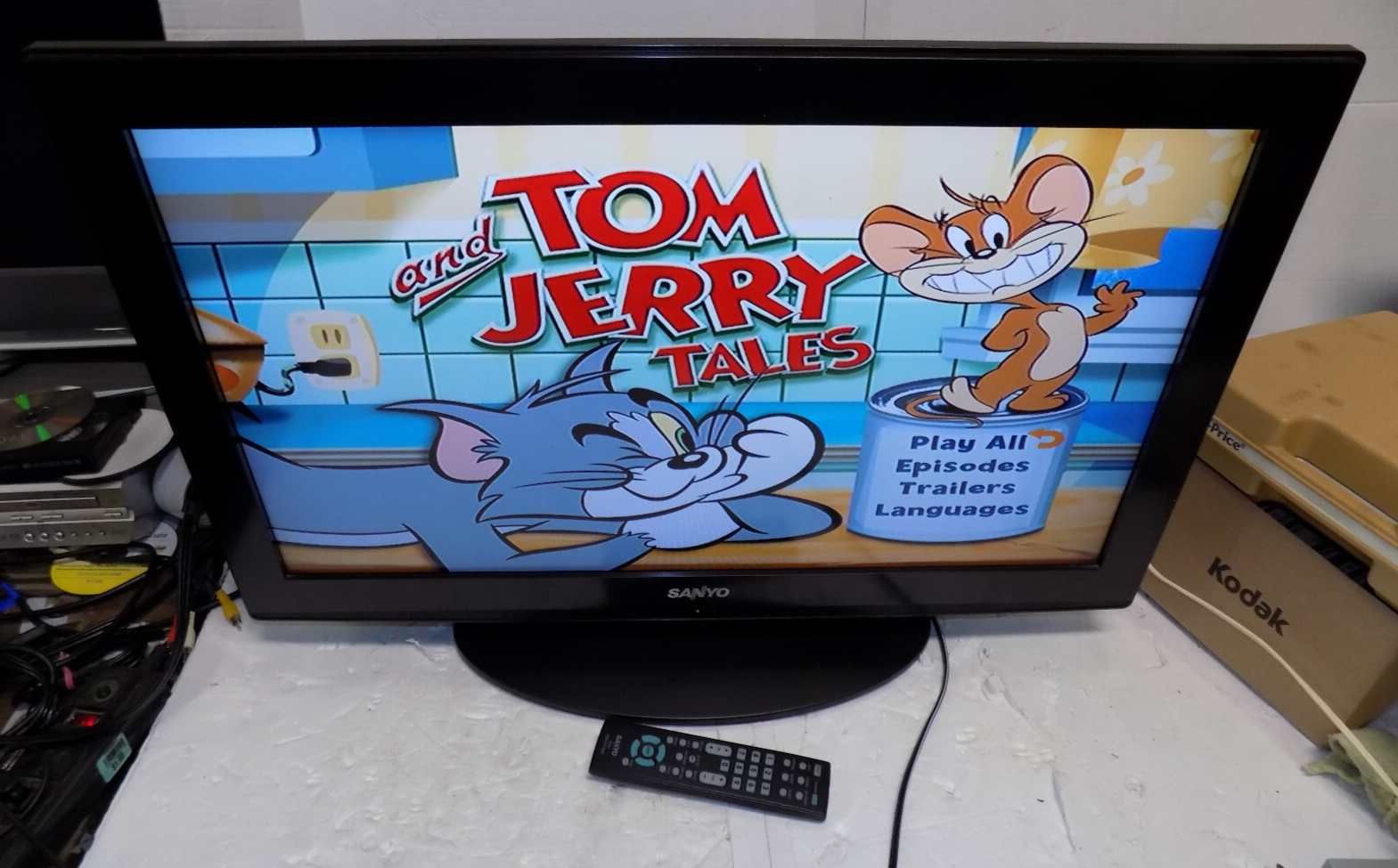Sanyo DP32649 32 inch LCD TV HDTV 720p PC Input with Remote