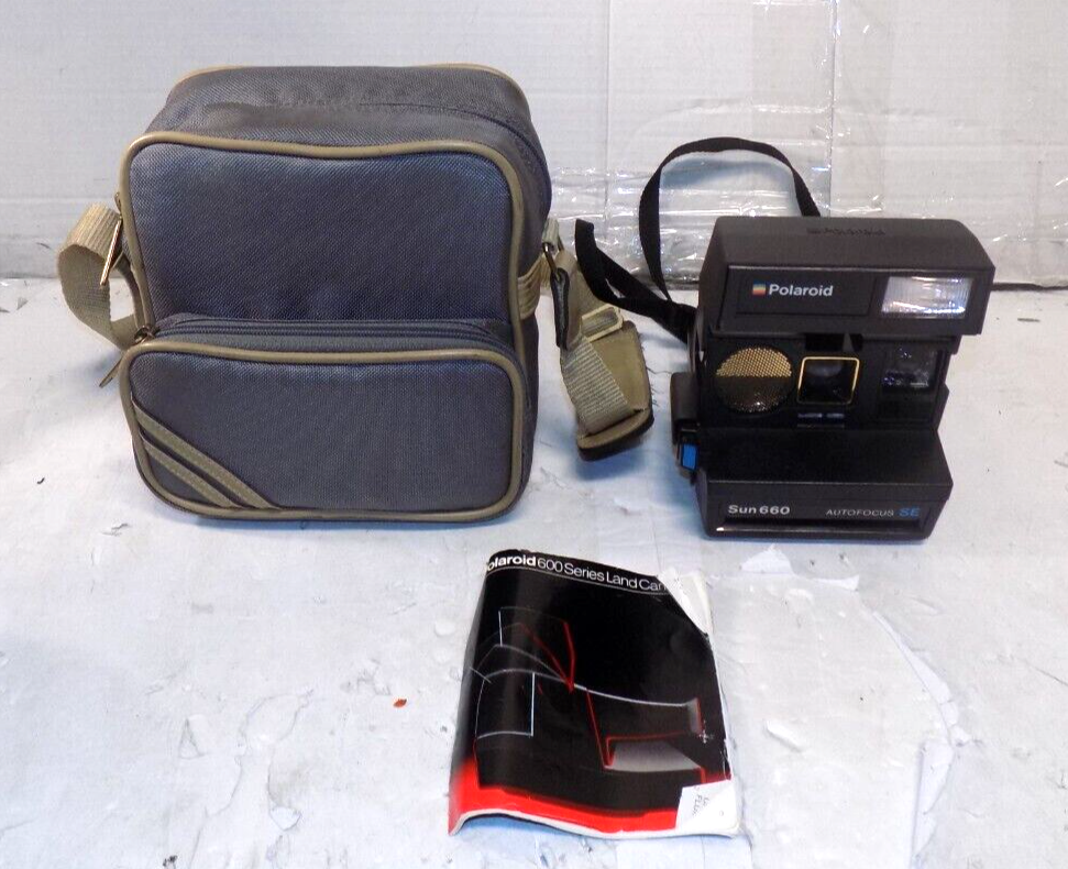 Vintage Polaroid Sun 660 Auto Focus SE Instant Camera with Carrying Case