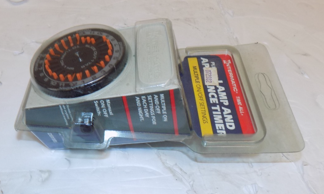 Vintage Intermatic D811B Time All Plug In Lamp and Appliance Timer Rotary Switch
