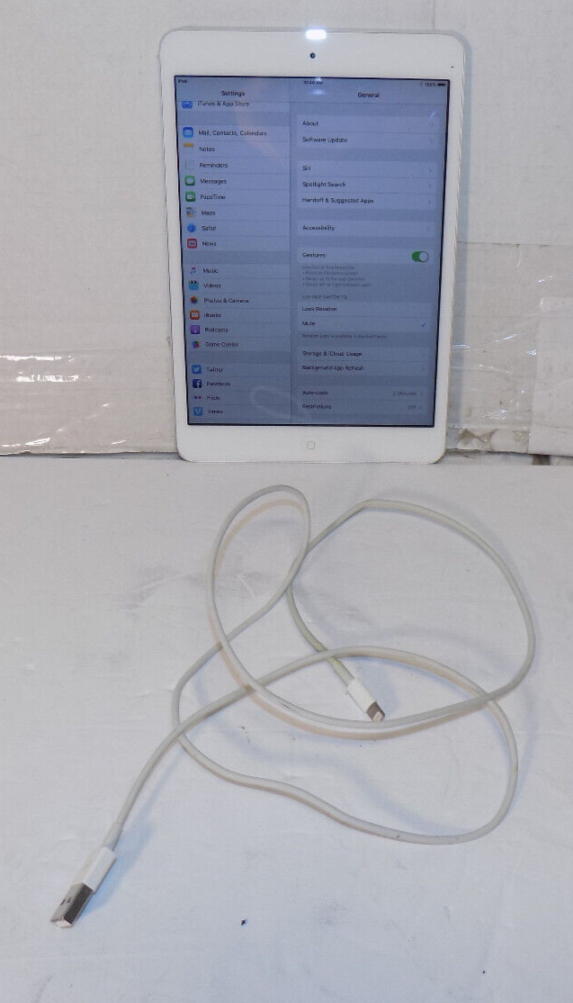 Apple iPad Mini 1st Gen A1432 7.9" 32GB Wi-Fi Tablet MD532LL/A White