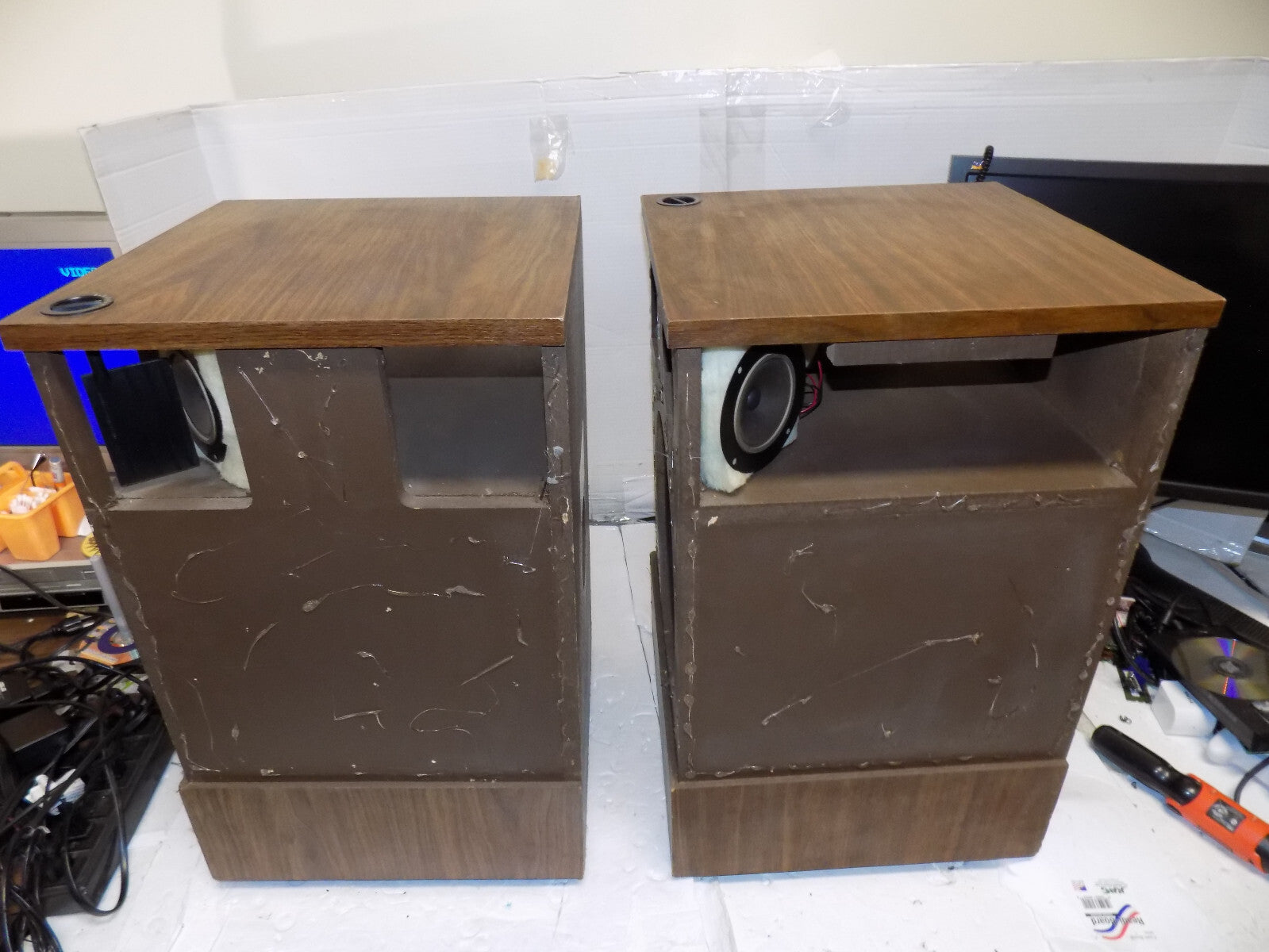 Vintage Pair of Bose 501 Speakers One Has Tweeter Issue